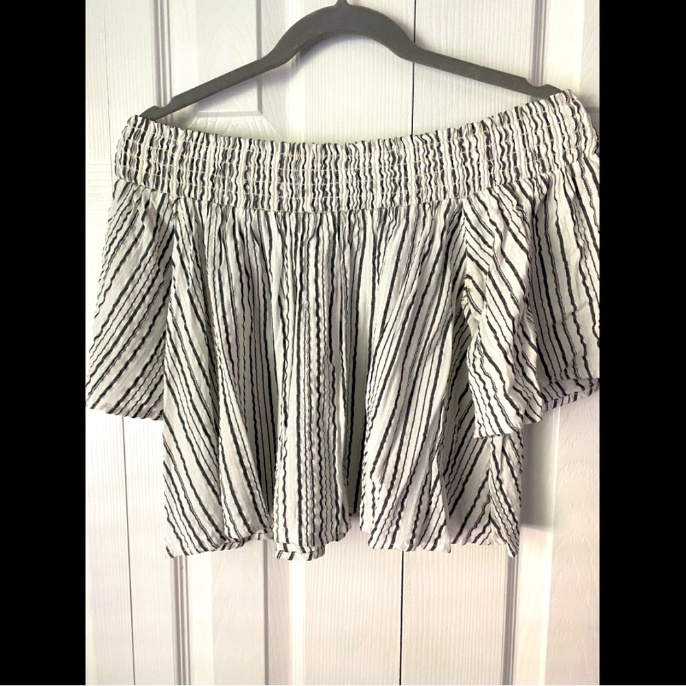 Off-the-Shoulders Crop Top